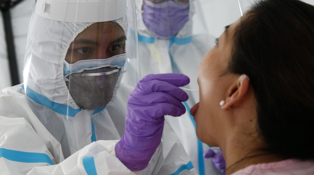 Ο κορωνοϊός μεταδίδεται πριν εμφανιστούν τα συμπτώματα