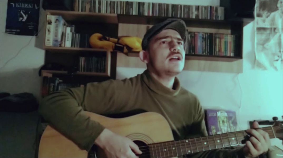 Ο Μιχάλης Γκουρατζάς αφιερώνει τραγούδι στον Σωτήρη Τσιόδρα