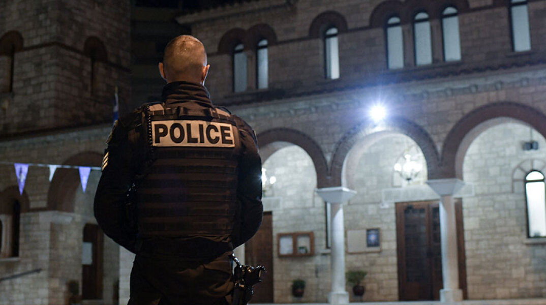 Κλειστές παρέμειναν οι εκκλησίες το βράδυ της Ανάστασης