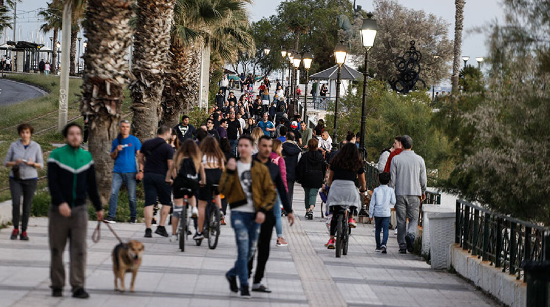Συνωστισμός το απόγευμα της Κυριακής Πάσχα στον Φλοίσβο  