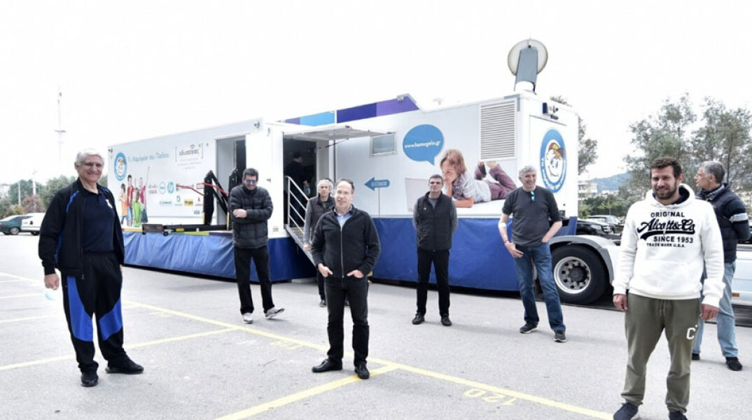 Κορωνοϊός: Αντιπροσωπεία της «χρυσής» ομάδας μπάσκετ του 1987 έδωσε αίμα