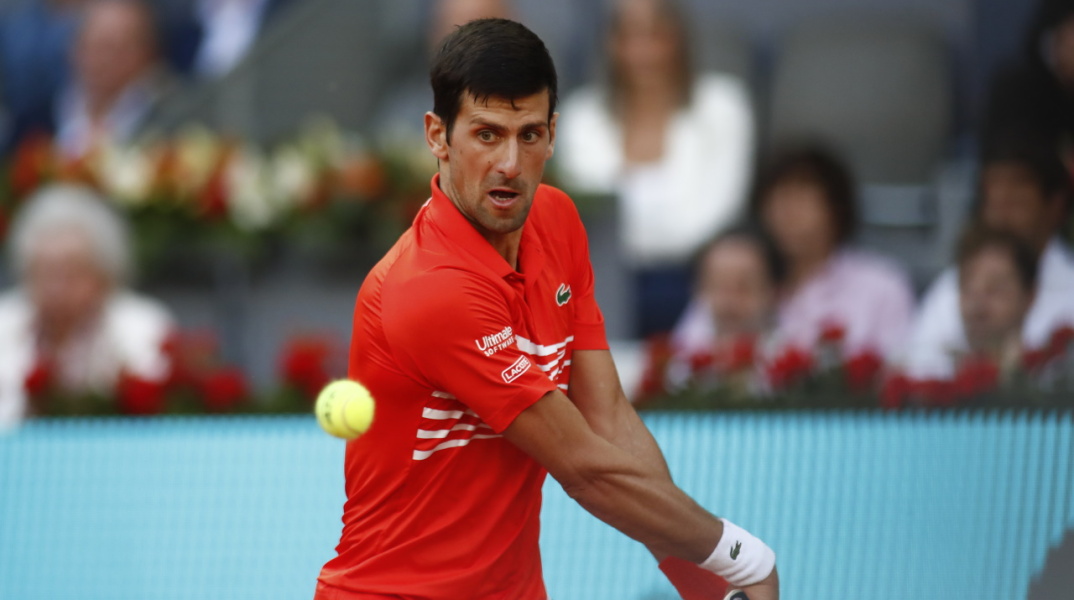 Το πραγματικό πρόβλημα δεν είναι το ότι ο Τζόκοβιτς λέει βλακείες