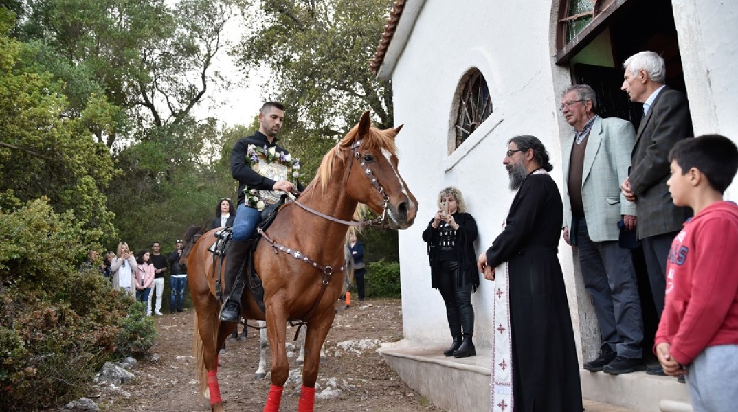 Tο έθιμο των καβαλάρηδων του Αη Γιώργη στην Πρέβεζα-Φωτογραφία Αρχείου