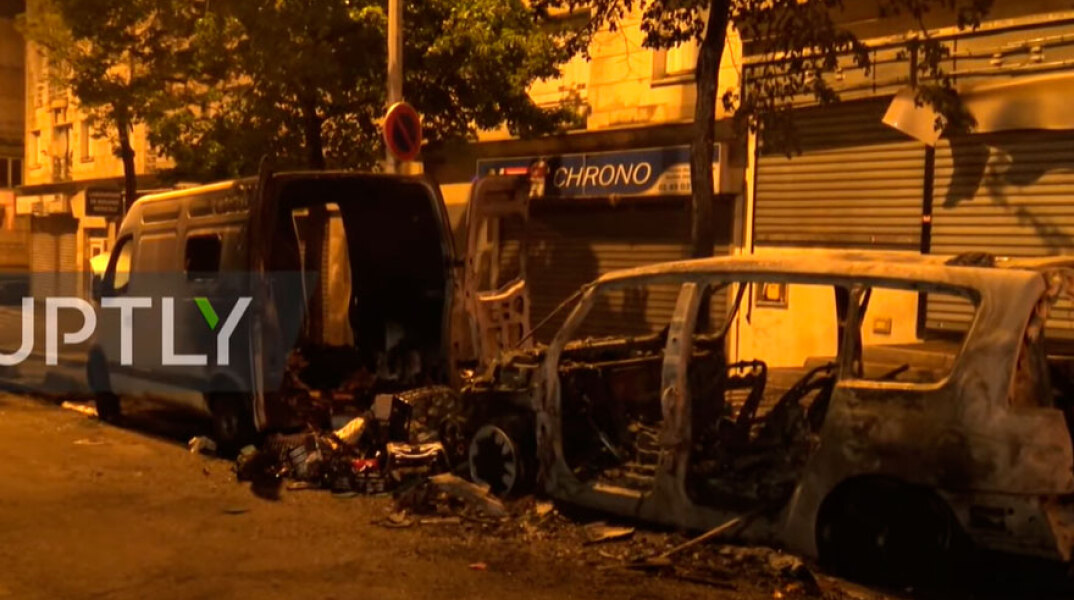 Βομβαρδισμένο τοπίο συνοικίες στο Παρίσι - Άγριο ξύλο μεταξύ αστυνομικών και νεαρών στους δρόμους της γαλλικής πρωτεύουσας