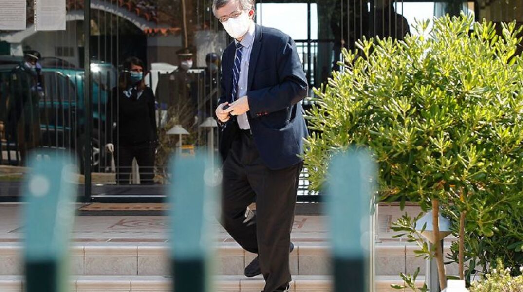 Ο Σωτήρης Τσιόδρας μίλησε για τη χρήση μασκών στους κλειστούς χώρους