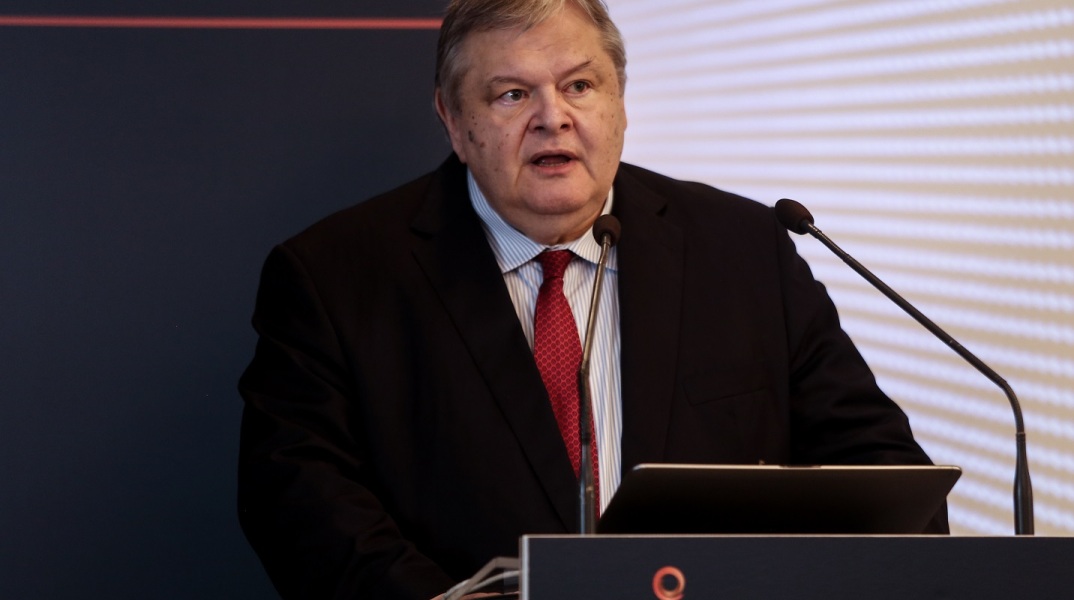 Ο Ευάγγελος Βενιζέλος μιλά σε εκδήλωση του Κύκλου Ιδεών