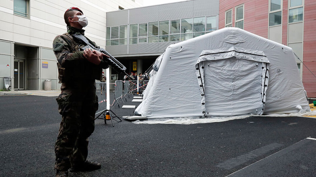 Πάνω από 21.800 τα θύματα του κορωνοϊού στη Γαλλία