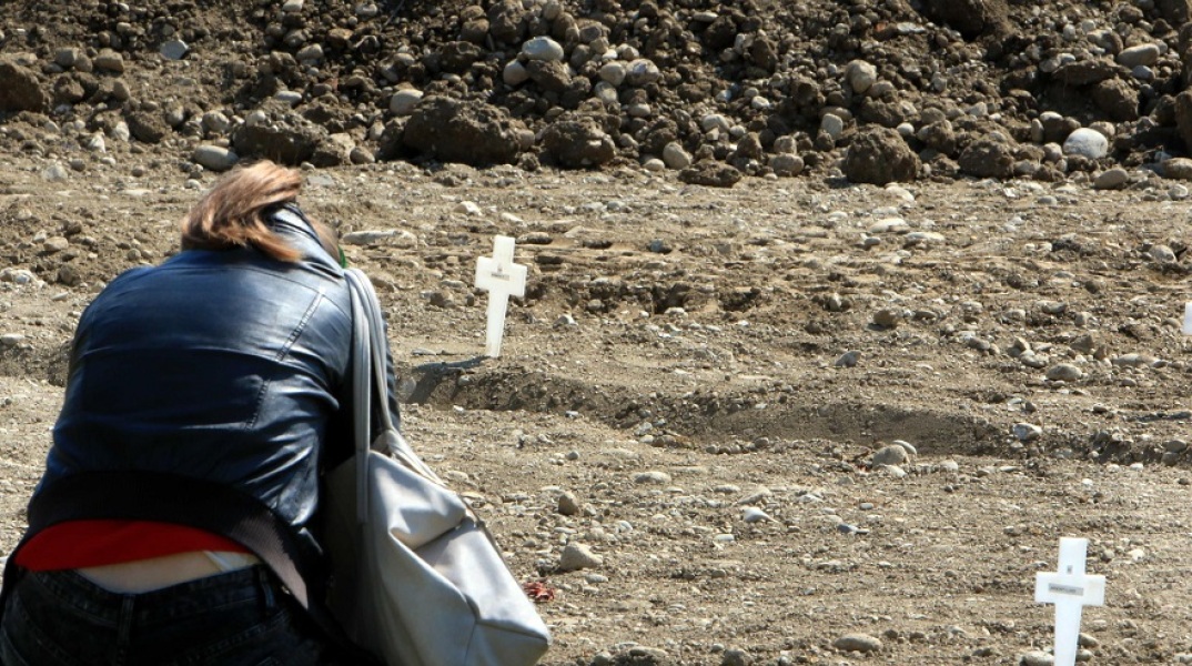 Οι τάφοι των θυμάτων του κορωνοϊού που δεν αναζητήθηκαν στο Μιλάνο