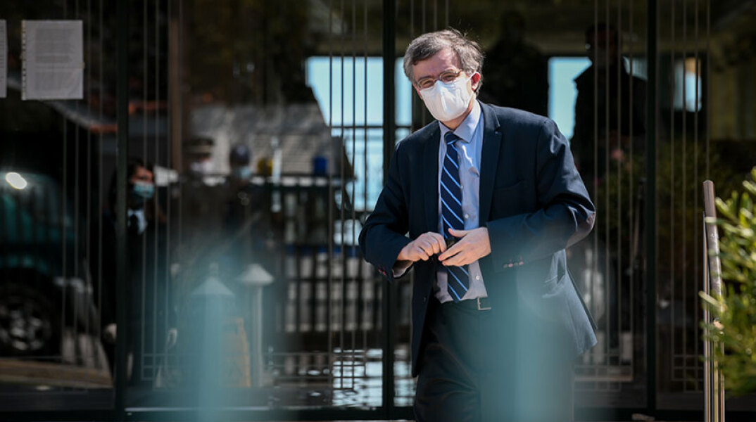 Αιχμηρός ο Τσιόδρας για τις «απρόσεκτες συμπεριφορές των λίγων» που οδηγούν σε εξάπλωση του κορωνοϊού