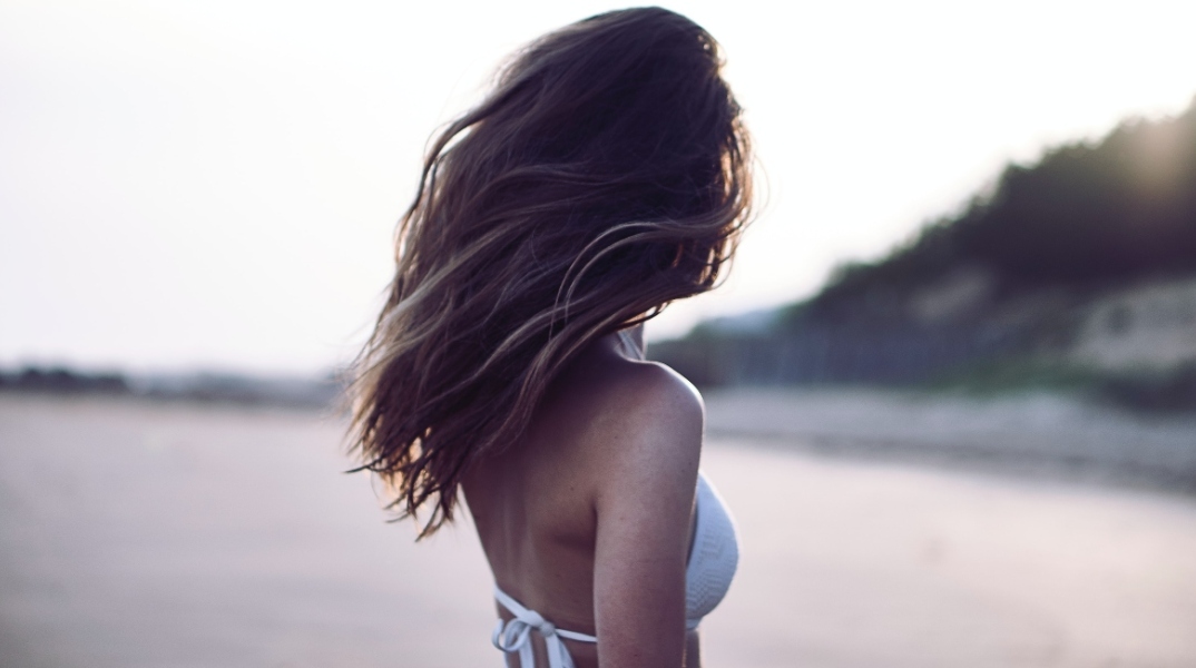 Κορίτσι στη θάλασσα