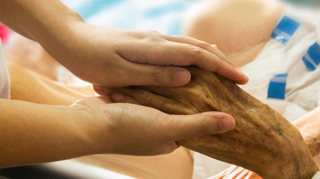 Γιατρός στην Ιταλία, πρώην καρκινοπαθής, στη μάχη κατά του κορωνοϊού - Οι επισκέψεις κατ' οίκον σε ασθενείς με Covid-19