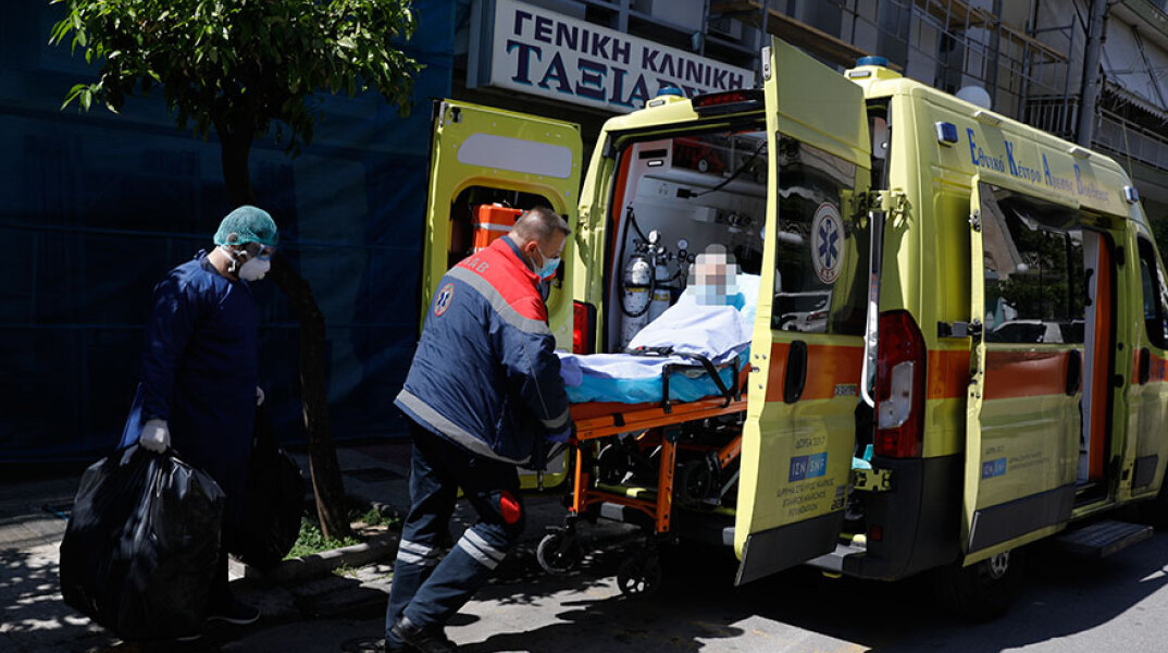 Δεκάδες κρούσματα κορωνοϊού στην κλινική «Ταξιάρχαι» στο Περιστέρι 