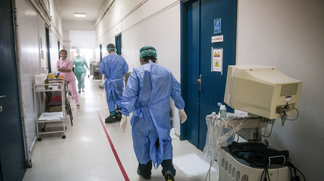 Νοσηλεύτηκε με κορωνοϊό στον «Ευαγγελισμό», πήρε εξιτήριο και ξαναβρέθηκε θετική