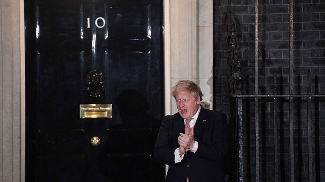 Ο Μπόρις Τζόνσον επέστρεψε στην Ντάουνινγκ Στριτ μετά την περιπέπεια με τον κορωνοϊό