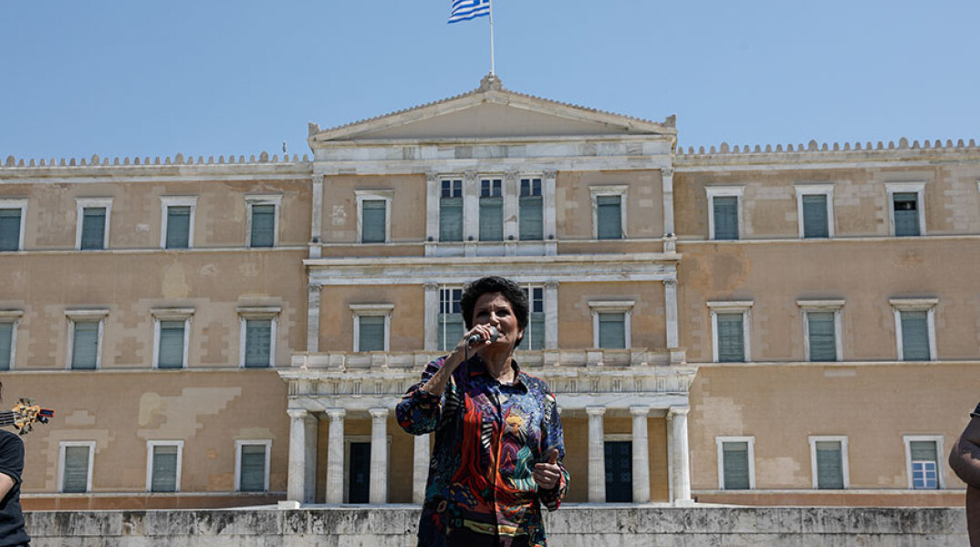 Το μήνυμα του δημάρχου Αθηναίων Κώστα Μπακογιάννη για την κινητή συναυλία της Άλκηστις Πρωτοψάλτη στις γειτονιές της Αθήνας