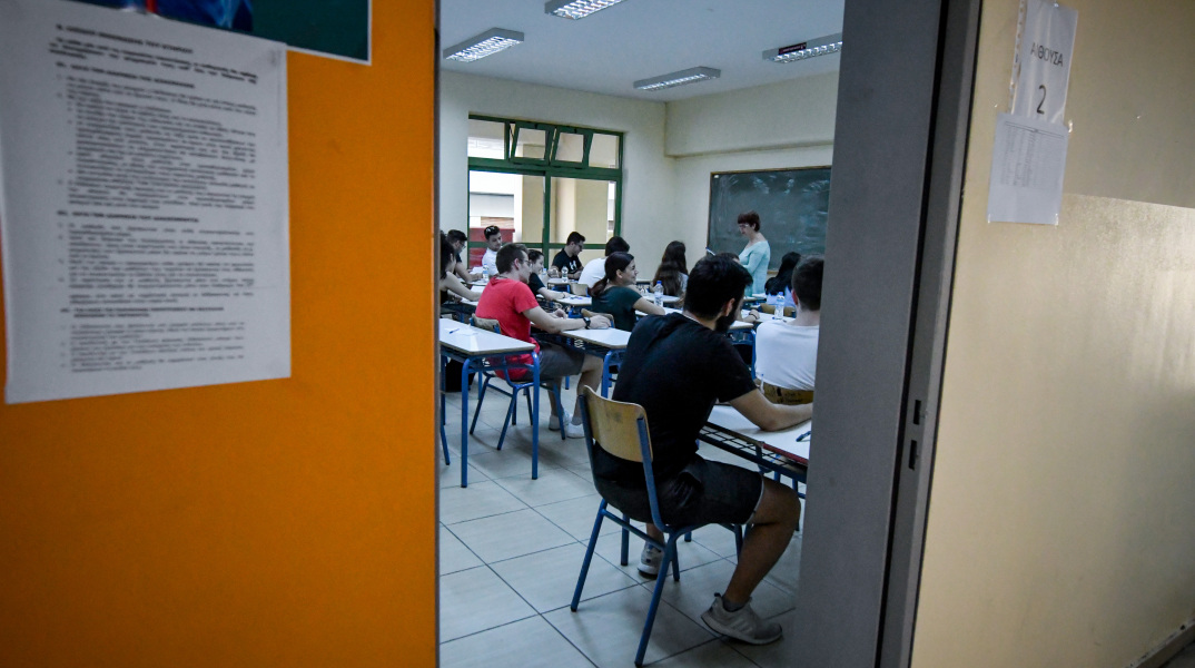 Επιφυλάξεις Τσίπρα για το άνοιγμα δημοτικών και γυμνασίων 