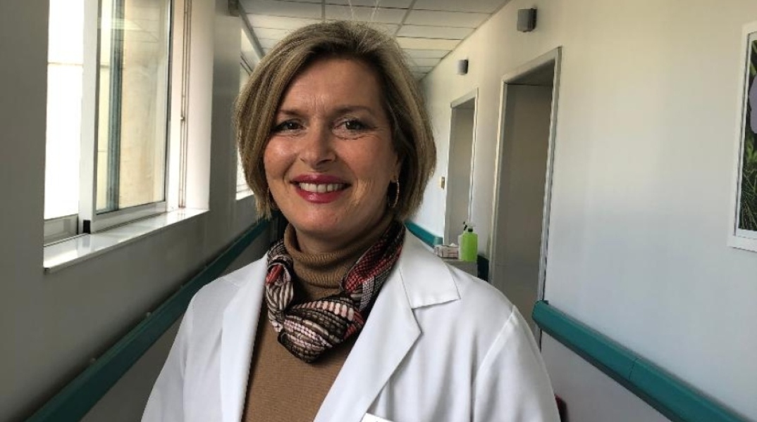 Η Μίνα Γκάγκα, διευθύντρια της 7ης πνευμονολογικής κλινικής του Σωτηρία, περιγράφει στην ATHENS VOICE την καθημερινότητα στο νοσοκομείο.