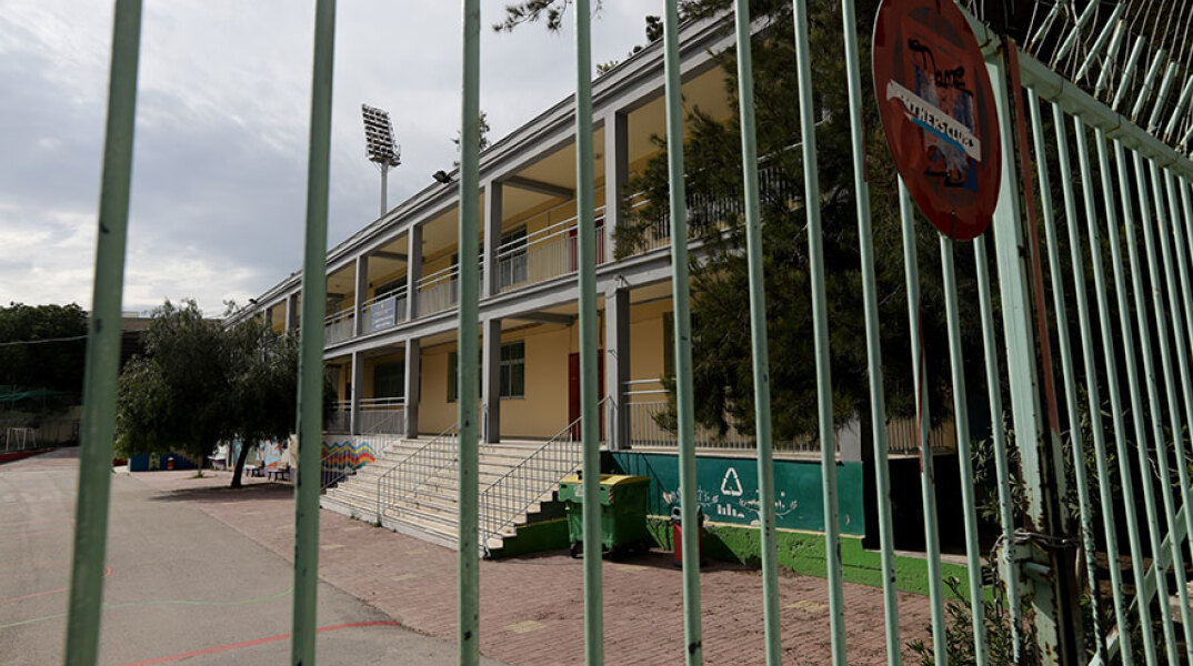 Κορωνοϊός: Ανακοινώθηκε το άνοιγμα των σχολείων: Σε 2 φάσεις και με 15 άτομα ανά τάξη