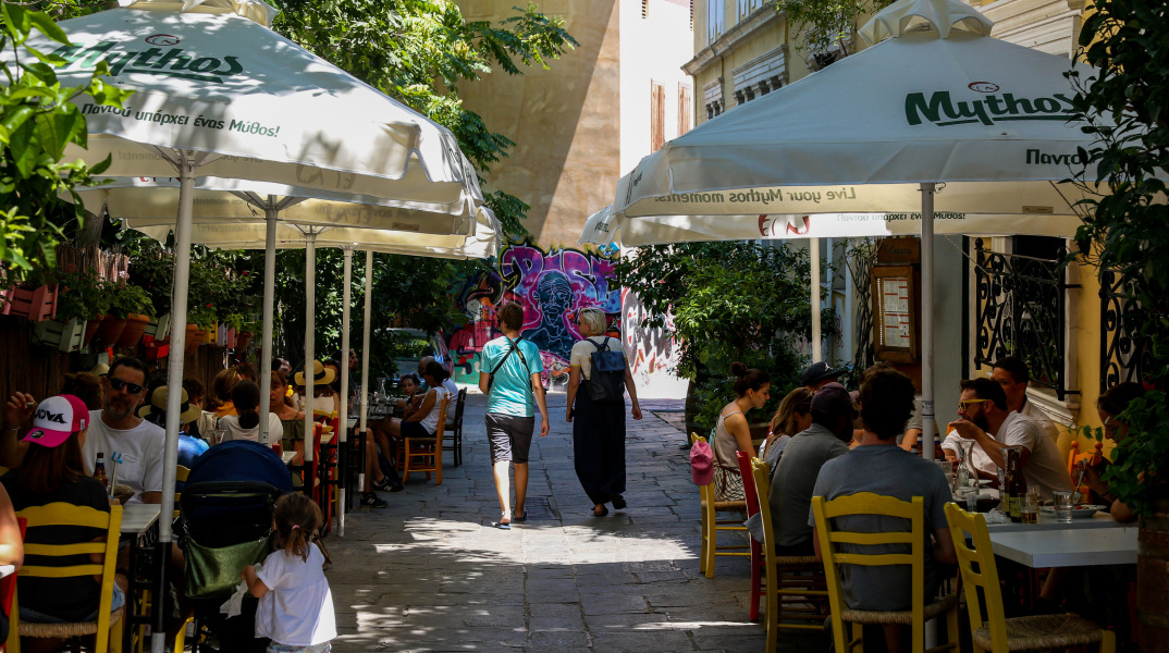 Γερμανός πολιτικός: Πηγαίνετε διακοπές στην Ελλάδα 