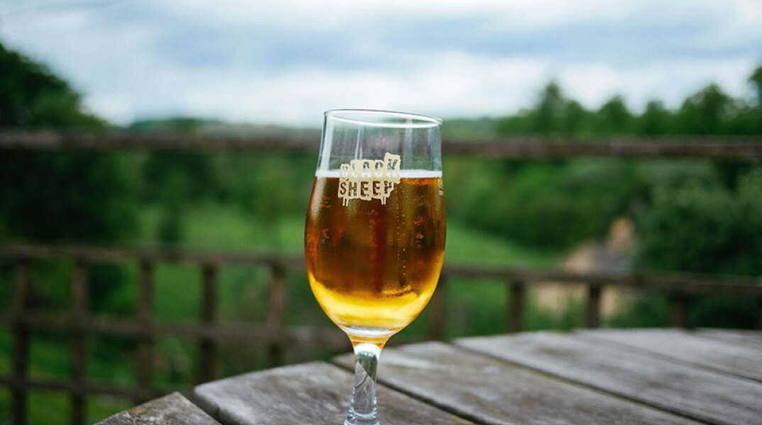 Κορωνοϊός, Γείτονες