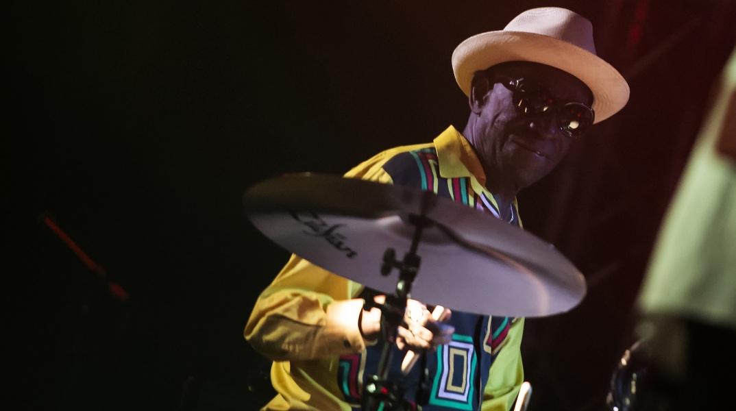 Ο ντράμερ Τόνι Άλεν 