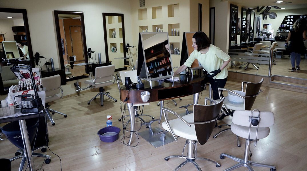 Ανοίγουν τα κομμωτήρια τη Δευτέρα 4 Μαΐου 2020 και αυτή είναι η νέα πραγματικότητα για εργαζομένους και πελάτες