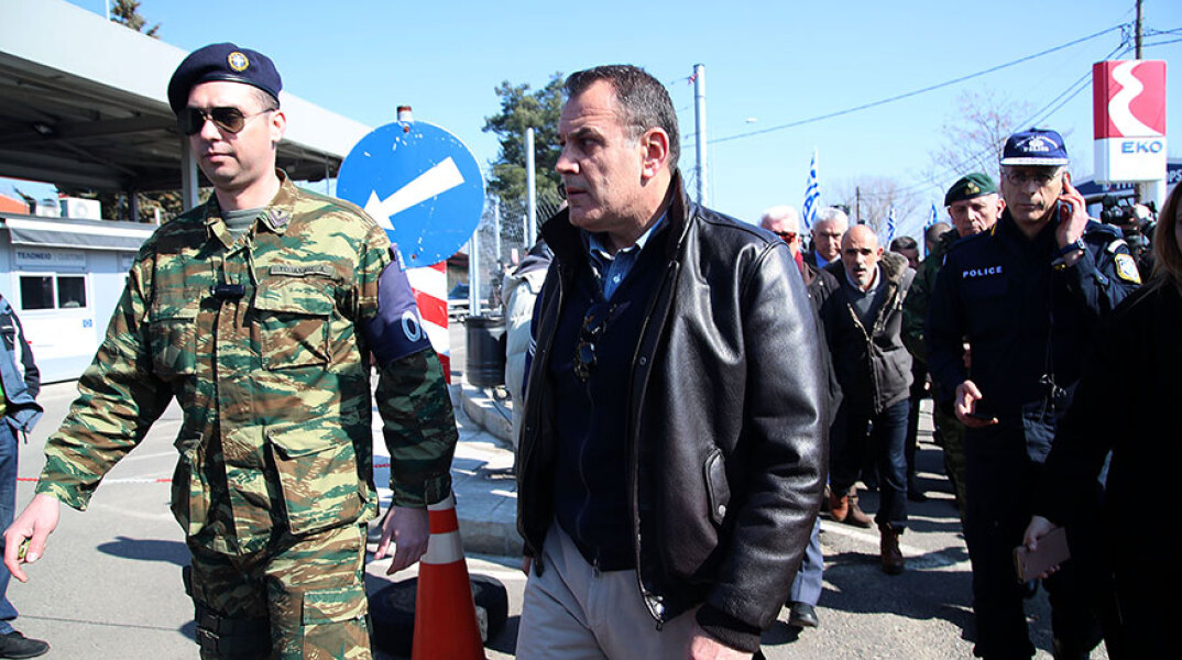 Τουρκικά αεροσκάφη παρενόχλησαν το ελικόπτερο που μετέφερε τον υπουργό Εθνικής Άμυνας Νίκο Παναγιωτόπουλο