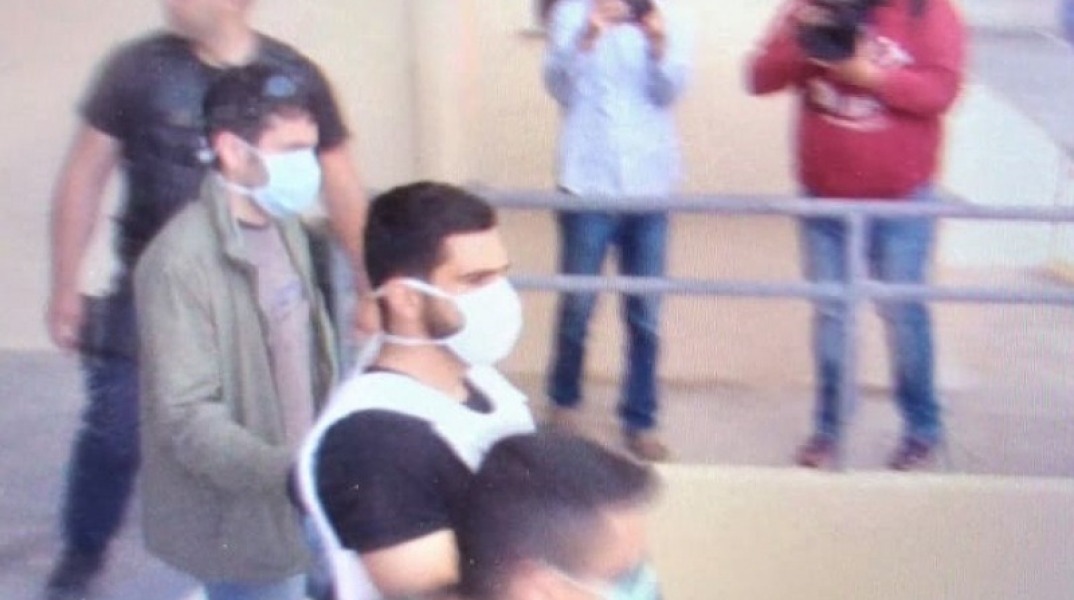 Με αλεξίσφαιρο γιλέκο αποχώρησε ο 29χρονος στα Ανώγεια από την εισαγγελέα 