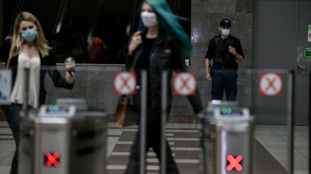 Έρευνα: Το 35% πιστεύει ότι ο κορωνοϊός φτιάχτηκε από άνθρωπο 