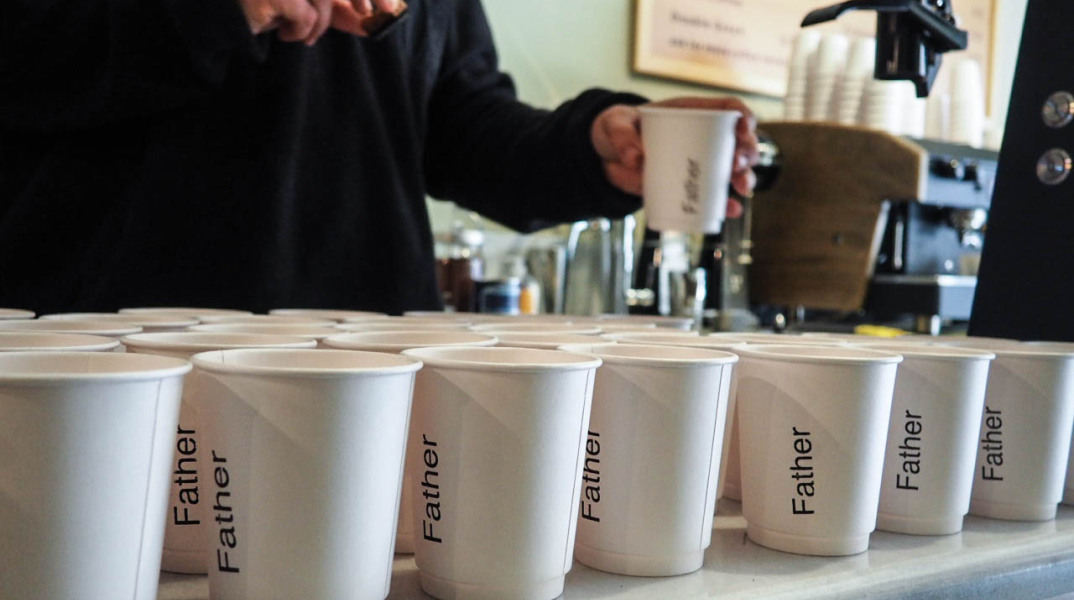 Θεσσαλονίκη: Ροφήματα, γλυκίσματα και διαλεχτοί δίσκοι στο Father Coffee & Vinyls