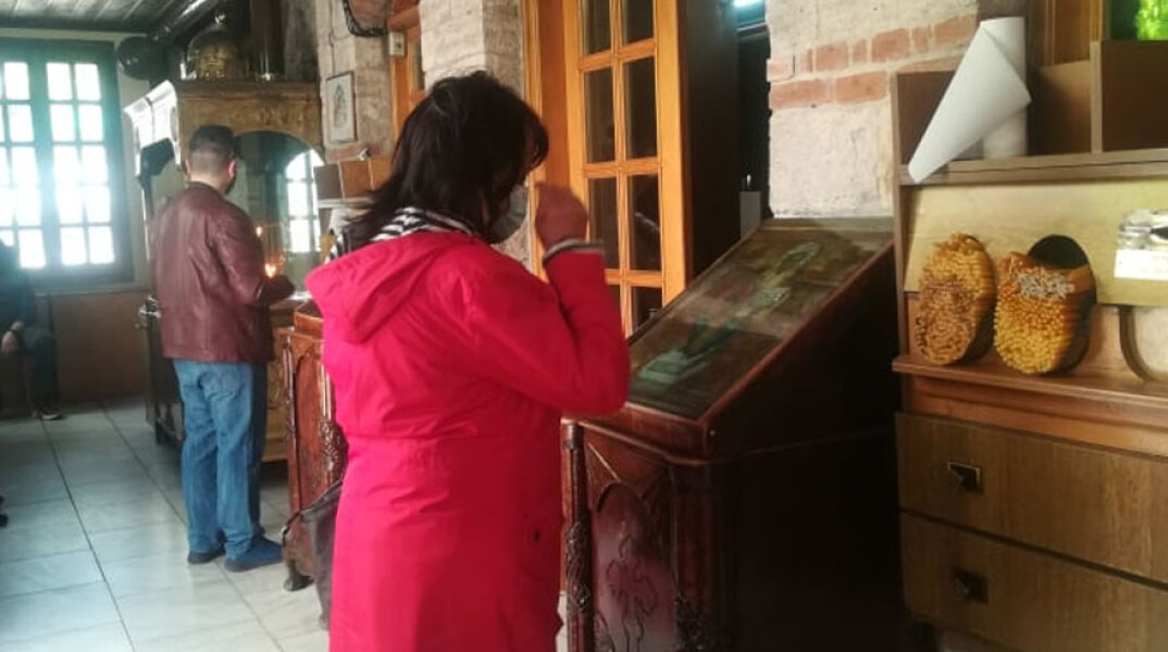 Κοζάνη: Αρκετοί ήταν οι πιστοί που πήγαν στις εκκλησίες την πρώτη ημέρα άρσης των μέτρων για τον κορωνοϊό/© kozanimedia