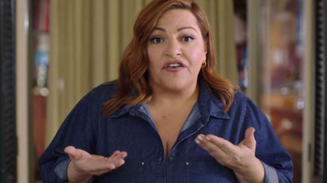 Αφιλοκερδώς συμμετείχε η Βίκυ Σταυροπούλου στο νέο τηλεοπτικό σποτ για τον κορωνοϊό «Μένουμε Ασφαλείς»