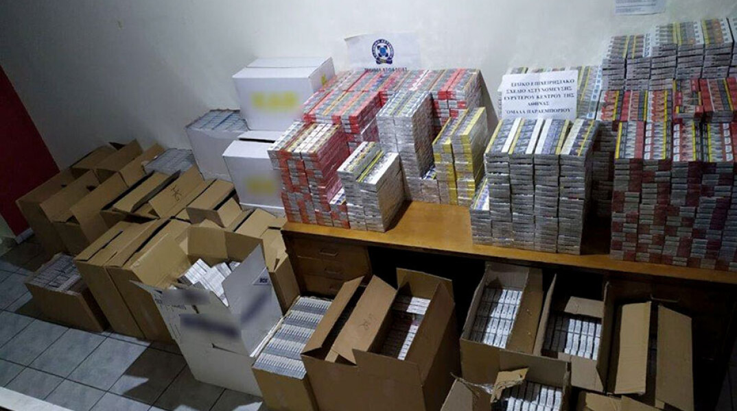 Χιλιάδες λαθραία πακέτα τσιγάρα βρέθηκαν σε φορτηγό στη Χαλκίδα