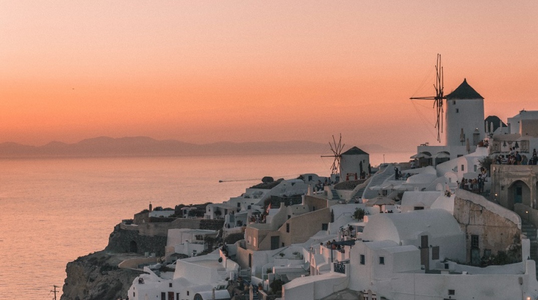 Το ηλιοβασίλεμα στη Σαντορίνη
