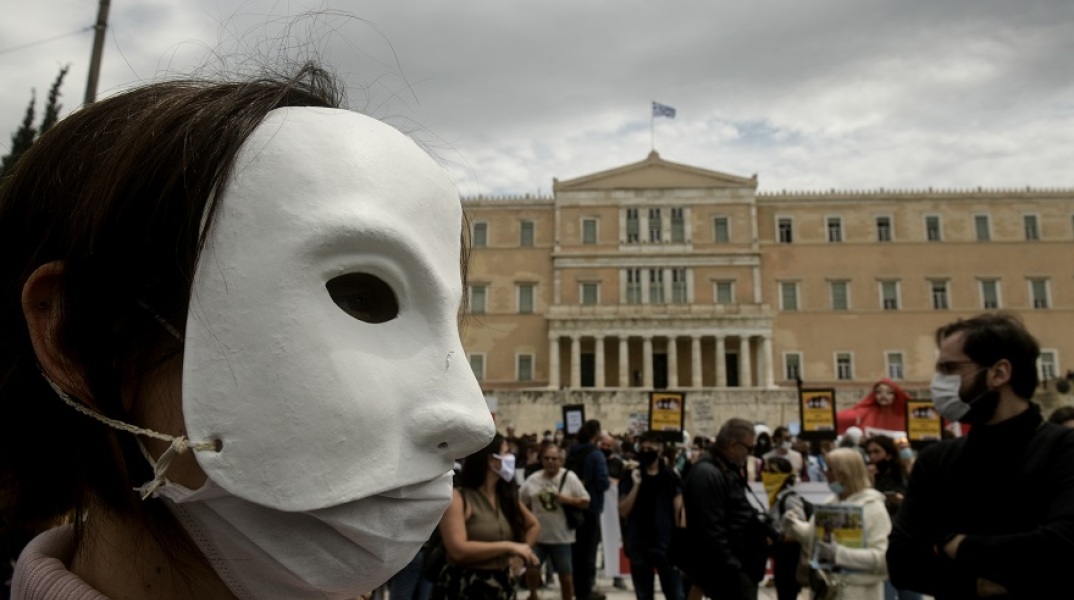 Συγκέντρωση διαμαρτυρίας καλλιτεχνών στο Σύνταγμα