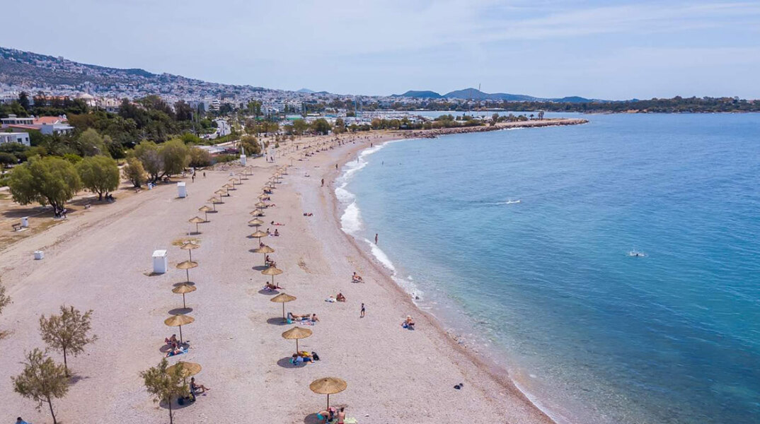 Η παραλία Γλυφάδας στην εποχή του κορωνοϊού