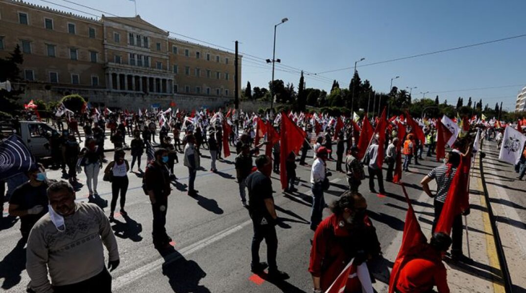 Συγκέντρωση και πορεία του ΠΑΜΕ την Πρωτομαγιά με αποστάσεις