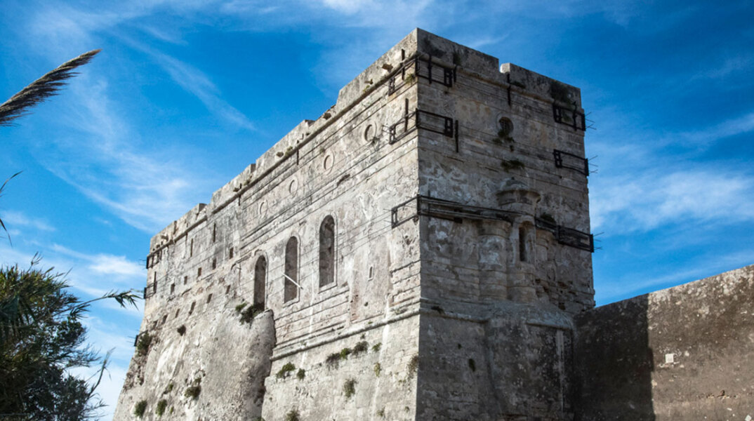 Το Μουσείο Μπενάκη Ελληνικός Πολιτισμός παρουσιάζει διαδικτυακά τη φωτογραφική έκθεση «Ο Τελευταίος Μοναχός των Στροφάδων» των Robert McCabe - Κατερίνας Λυμπεροπούλου