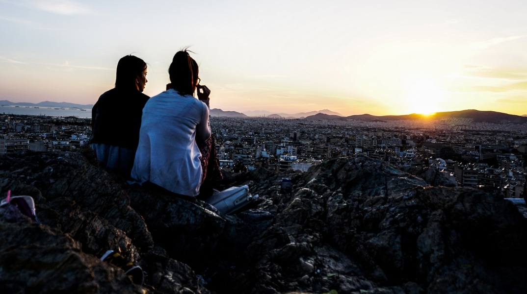 ΔΥΣΗ ΗΛΙΟΥ ΚΑΙ Η ΘΕΑ ΤΗΣ ΑΘΗΝΑΣ ΑΠΟ ΤΟ ΛOΦΟ ΤΟΥ ΑΓΙΟΥ ΙΩΑΝΝΗ ΤΟΥ ΚΥΝΗΓΟΥ