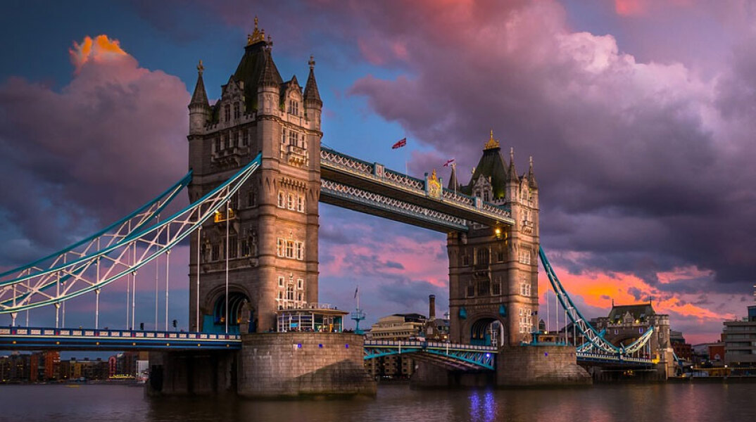 Κορωνοϊός στη Μεγάλη Βρετανία: Περισσότεροι από 31.000 οι νεκροί