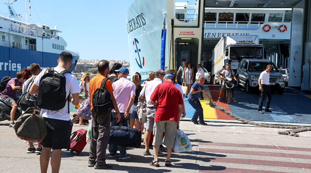 Τουριστική κίνηση στον Πειραιά 