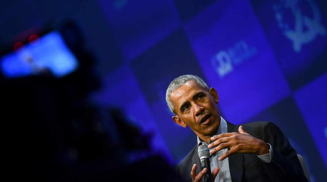 «Απόλυτα χαοτική καταστροφή» η διαχείριση της πανδημίας του κορωνοϊού από τον Ντόναλντ Τραμπ, σύμφωνα με τον Μπαράκ Ομπάμα