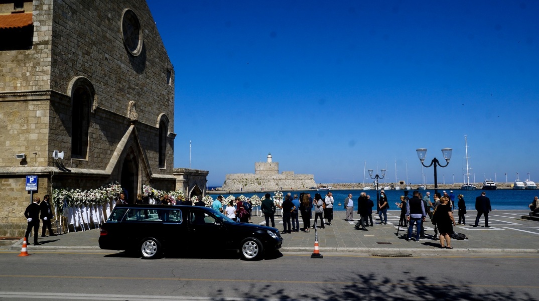   Τελέστηκε σήμερα 9 Μαΐου η εξόδιος ακολουθία του Δημήτρη Κρεμαστινού, στον Ιερό Ναό Ευαγγελισμού της Θεοτόκου Ρόδου 