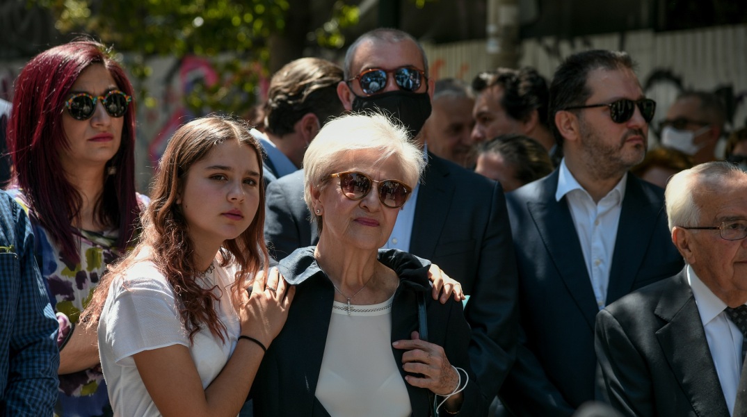 Η εκδήλωση αποκάλυψης της τιμητικής πλακέτας για τους νεκρούς της Marfin, πραγματοποιήθηκε σε κλίμα συγκίνησης το μεσημέρι του Σαββάτου