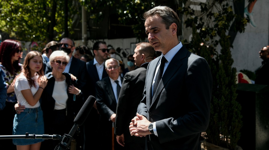 «Η χώρα να μην πέσει ποτέ ξανά θύμα του τυφλού διχασμού, του μίσους, της βίας», ήταν το μήνυμα του πρωθυπουργού στην τελετή  αποκάλυψης της τιμητικής πλακέτας για τους νεκρούς της Marfin