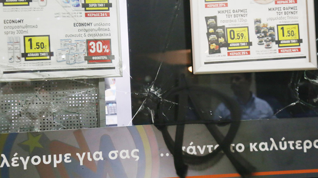 ΕΠΕΙΣΟΔΙΑ ΣΤΗΝ ΠΛΑΤΕΙΑ  ΑΓ.ΓΕΩΡΓΙΟΥ ΣΤΗΝ ΚΥΨΕΛΗ 