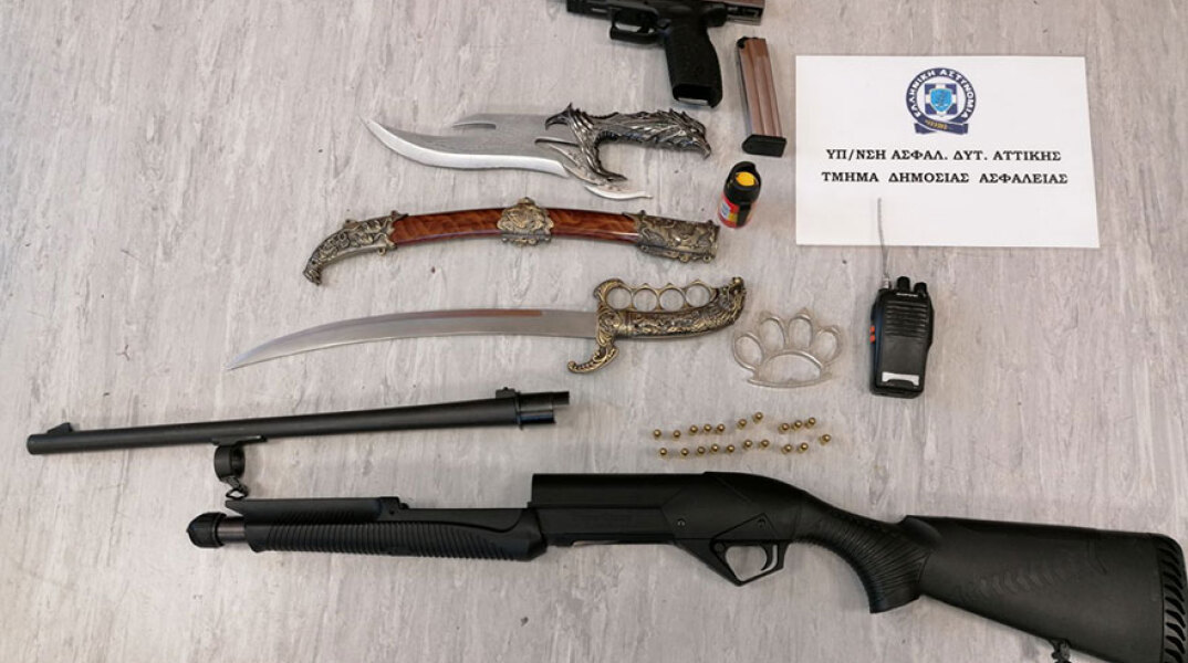 Τα κατασχεθέντα όπλα στα Άνω Λιόσια 