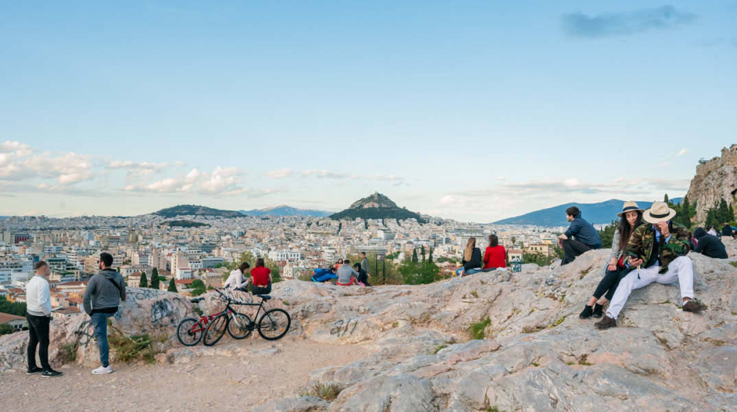Στα βραχάκια της Ακρόπολης © Θανάσης Καρατζάς