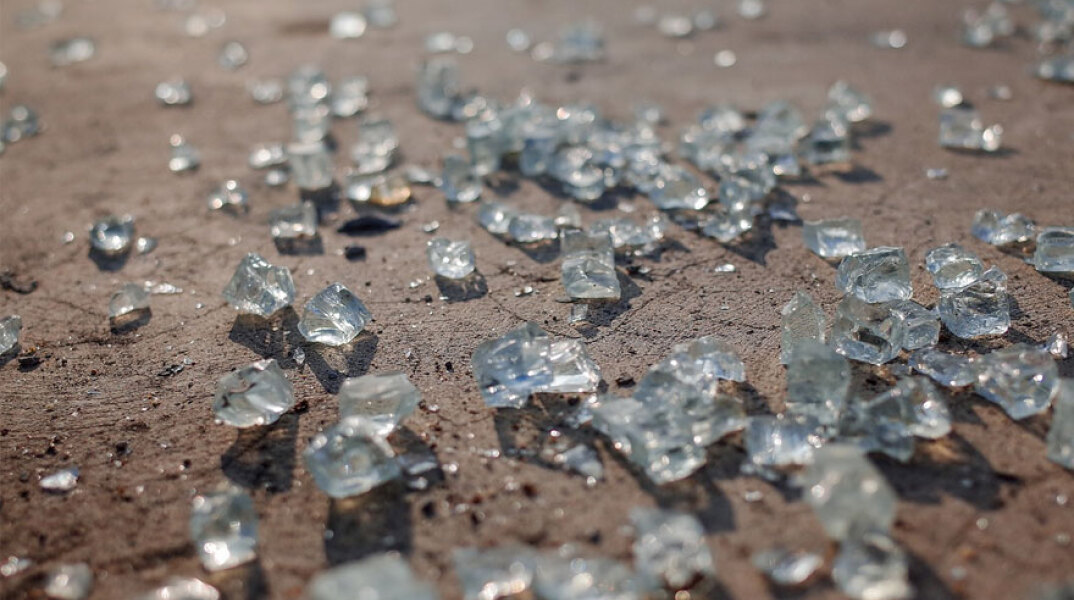 «Γυαλιά-καρφιά» τα έκαναν χούλιγκανς σε κατάστημα οπαδού αντίπαλης ομάδας στα Ιωάννινα