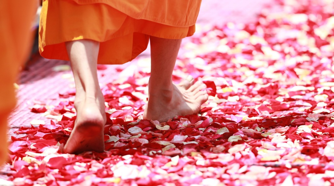 Τι συμβαίνει όταν αλλάζει χρώμα το δέρμα χαμηλά στα πόδια;